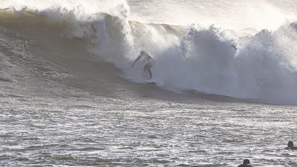 Surfing Scene: Consistent Waves vs. Big Swells