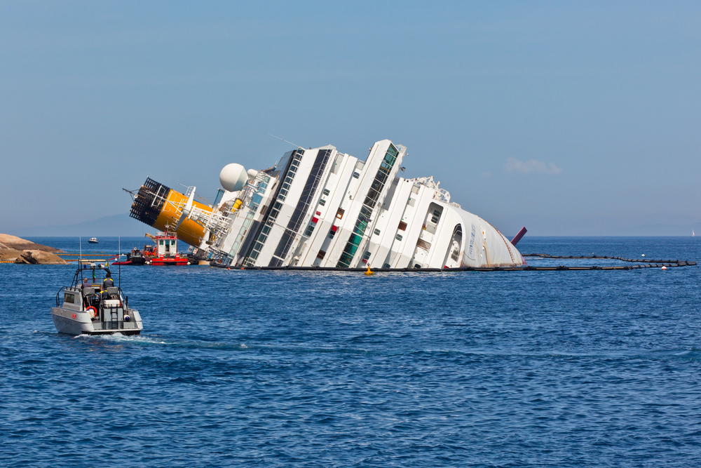 GIGLIO, ITALY - APRIL 28, 2012: Costa Concordia Cruise Ship at Italian Giglio Island Coastline after Shipwreck at January, 13, 2012. The ship, carrying 4,252 people from all over the world, was on the first leg of a cruise around the Mediterranean Se — Photo by dvoevnore